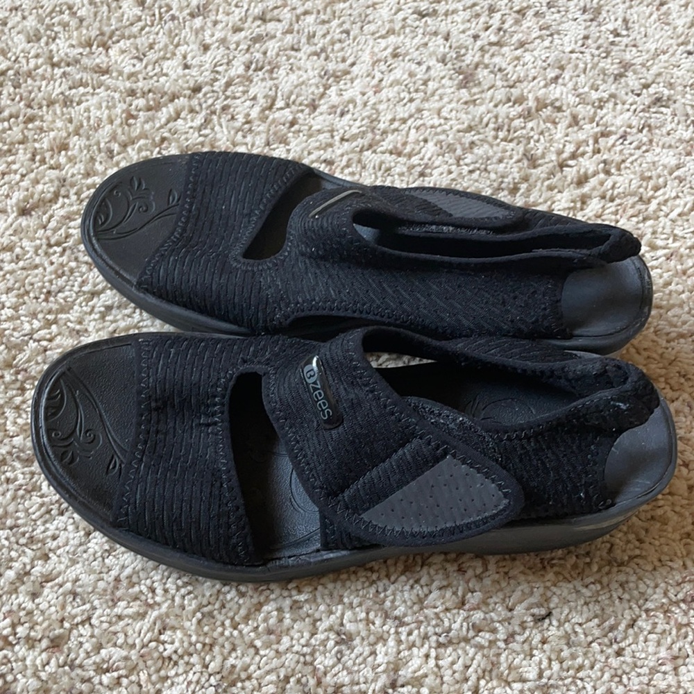 Bzees ladies sandals